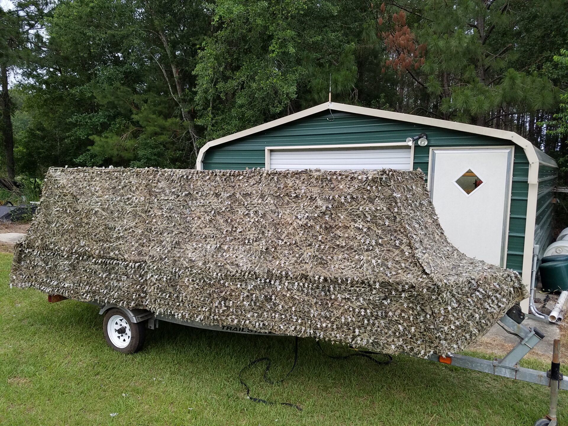 Full boat coverage with Easy-Up blind