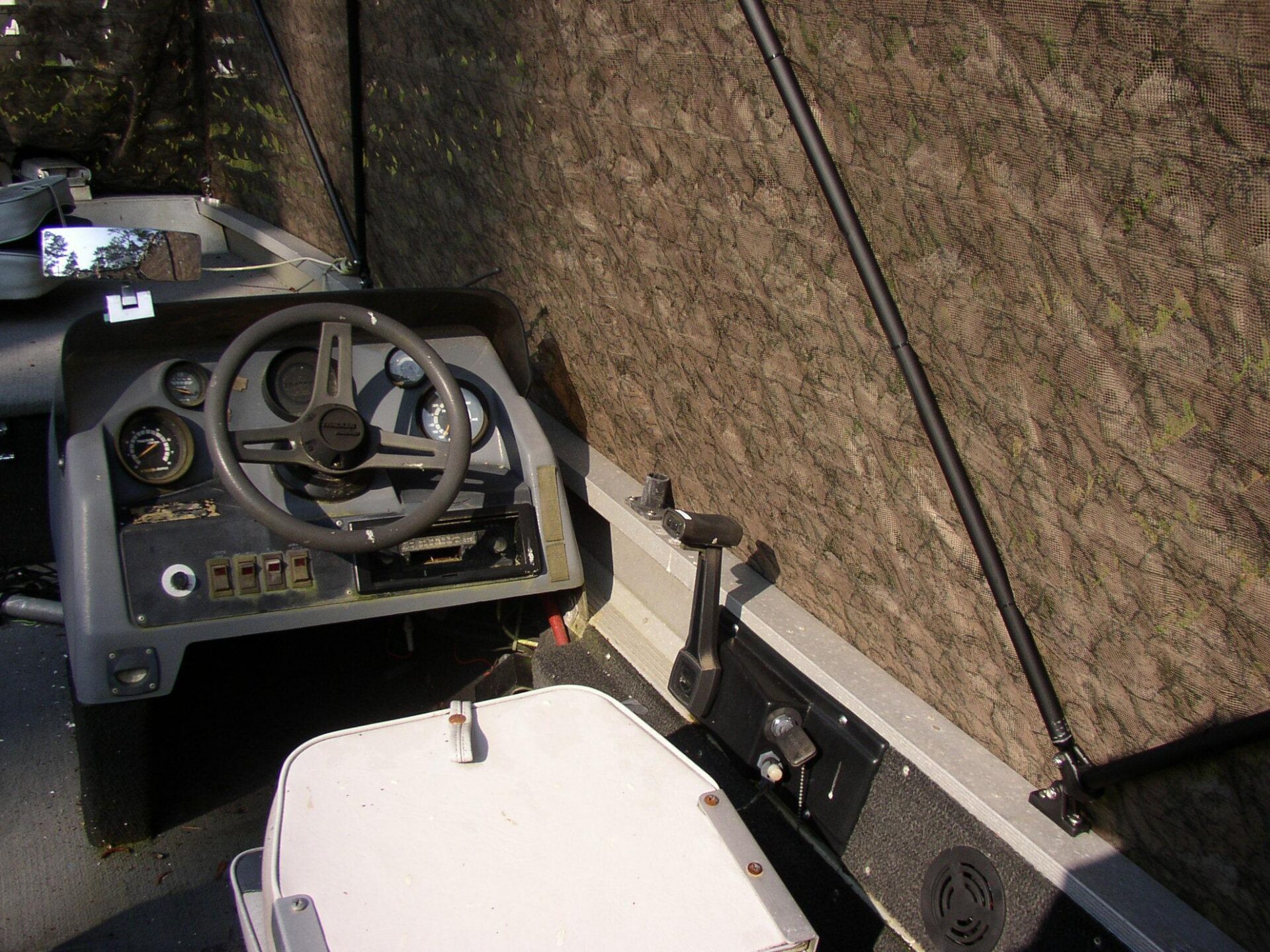 Steering console compatible boat blind